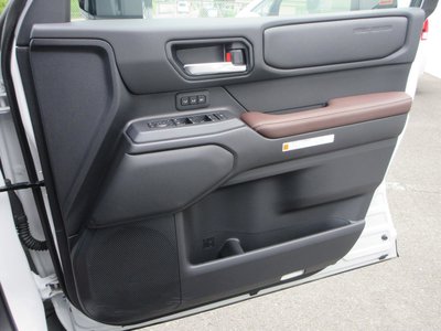 صورة مصغرة 39 لـ 2024 Toyota LAND CRUISER 250