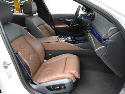 صورة 10 لـ 2023 BMW I5