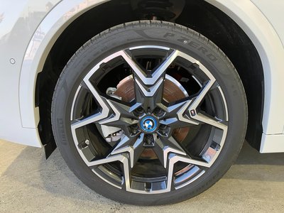 2025 BMW IX2 缩略图 25