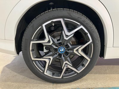 2025 BMW IX2 缩略图 23