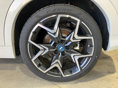 2025 BMW IX2 缩略图 22