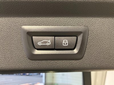 2025 BMW IX2 缩略图 19