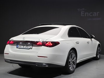 MERCEDES-BENZ E-CLASS - 3