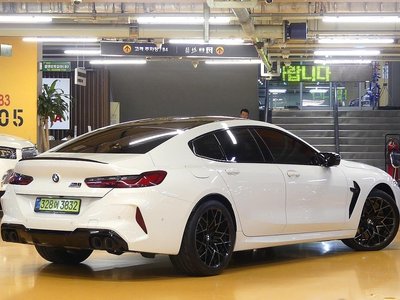 صورة 4 لـ 2025 BMW M8