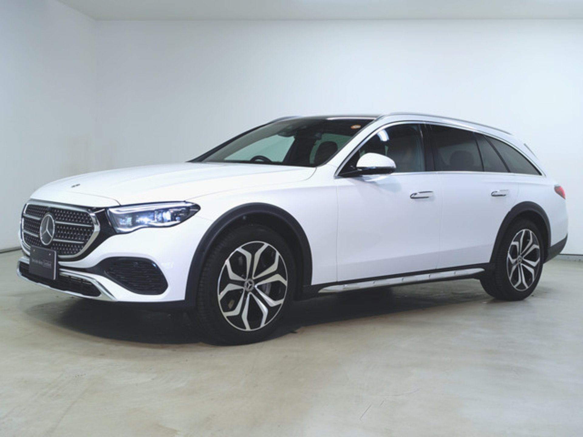 MERCEDES-BENZ E-CLASS ALL-TERRAIN - View 1