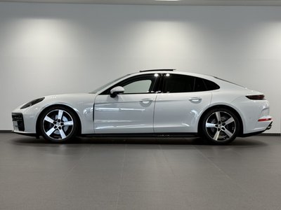 2025 Porsche PANAMERA photo 2