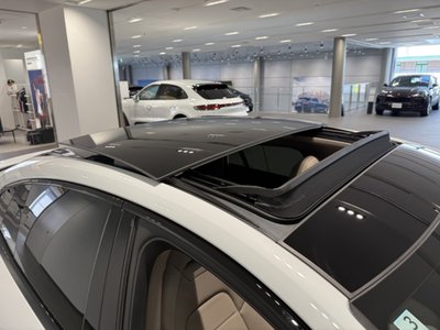 2025 Porsche PANAMERA photo 9