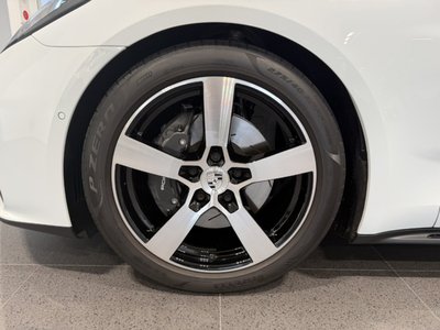 2025 Porsche PANAMERA photo 4