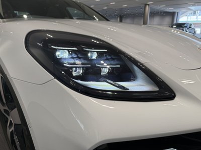 2025 Porsche PANAMERA photo 5