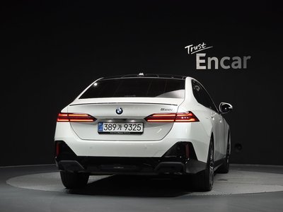 2025 BMW 5 SERIES 照片 4