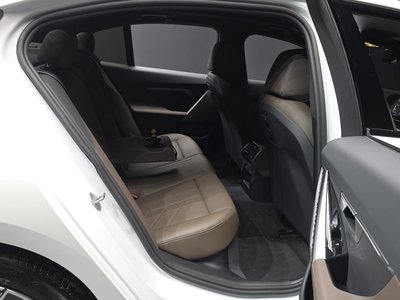 2025 BMW 5 SERIES 缩略图 18