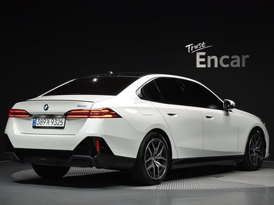 2025 BMW 5 SERIES 照片 3
