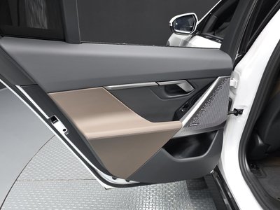 2025 BMW 5 SERIES 缩略图 15