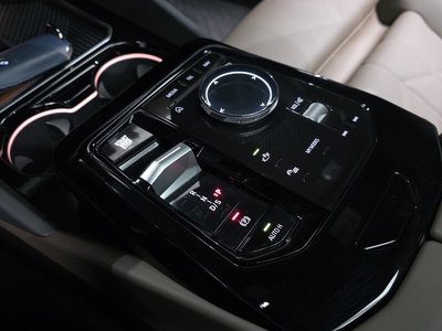 2025 BMW 5 SERIES 缩略图 12