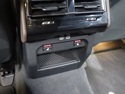 2025 BMW 5 SERIES 缩略图 24