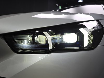 2025 BMW 5 SERIES 照片 9
