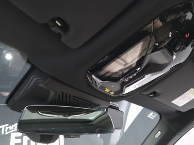 2025 BMW 5 SERIES 缩略图 32