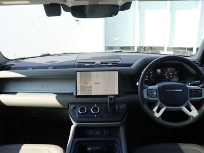 LAND ROVER DEFENDER - 9