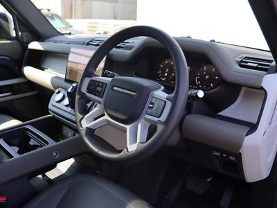 LAND ROVER DEFENDER - 3