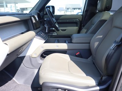 LAND ROVER DEFENDER - 6