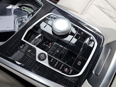 صورة 9 لـ 2026 BMW X5