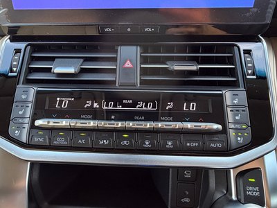 2025 Toyota LAND CRUISER 300 — миниатюра 40