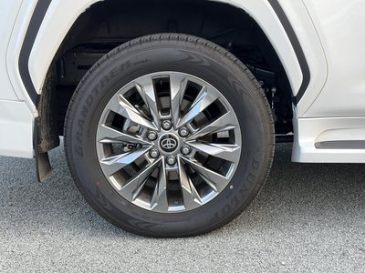 2025 Toyota LAND CRUISER 300 — миниатюра 13
