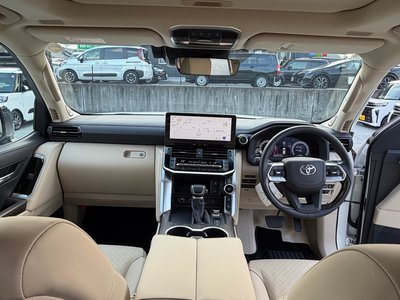 2025 Toyota LAND CRUISER 300 — миниатюра 26