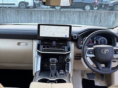 2025 Toyota LAND CRUISER 300 — миниатюра 25