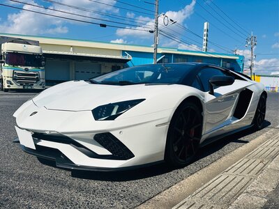 LAMBORGHINI AVENTADOR