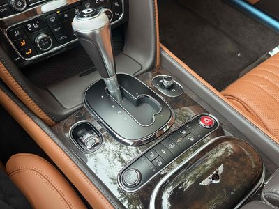 2018 Bentley FLYING SPUR — миниатюра 16