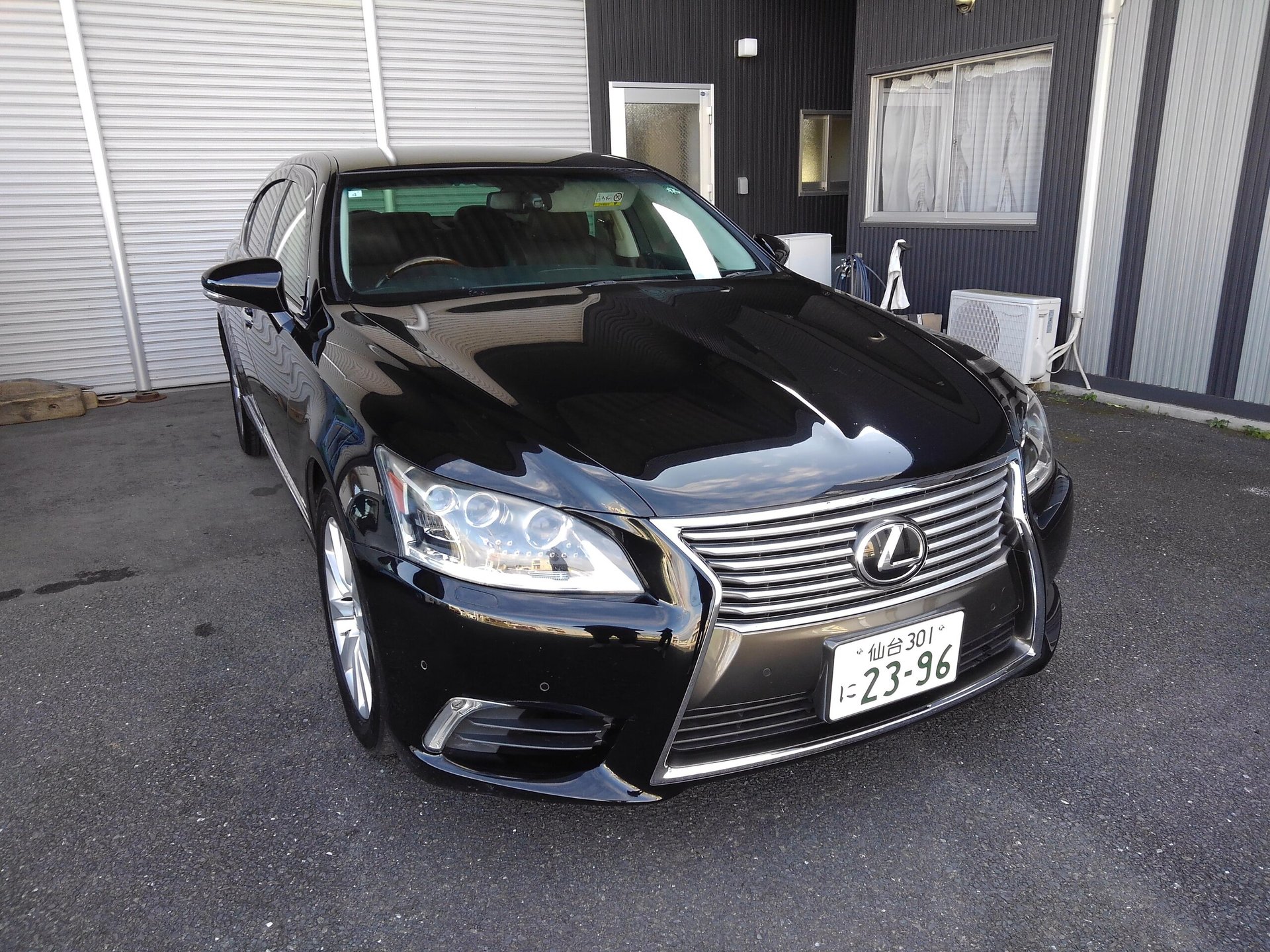 LEXUS LS - View 1
