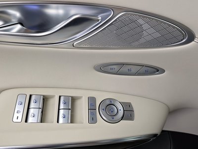 2024 Genesis GV70 thumbnail 27