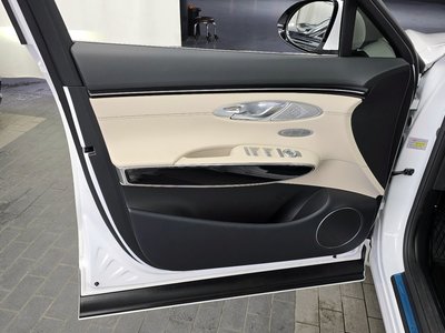 2024 Genesis GV70 thumbnail 14