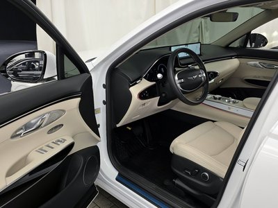 2024 Genesis GV70 thumbnail 13