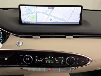 2024 Genesis GV70 thumbnail 20