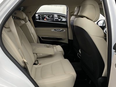 2024 Genesis GV70 thumbnail 18
