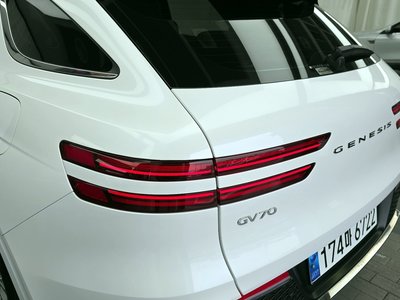 صورة 10 لـ 2024 Genesis GV70