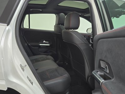 MERCEDES-BENZ GLA - 10