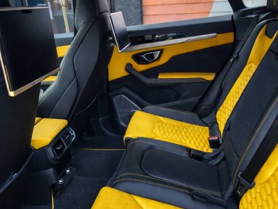 LAMBORGHINI URUS - 4