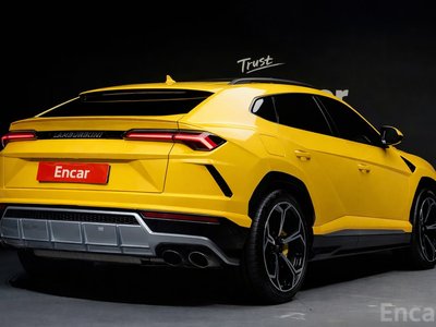 LAMBORGHINI URUS - 2