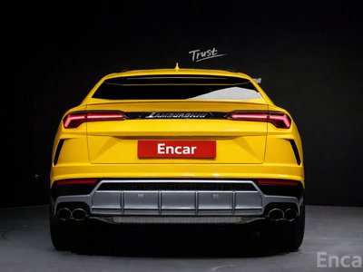 LAMBORGHINI URUS - 6