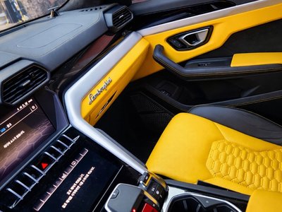 LAMBORGHINI URUS - 7