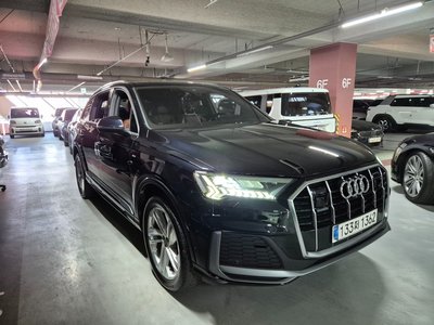 AUDI Q7 - 1