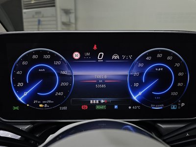 MERCEDES-BENZ EQE - 8