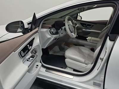 MERCEDES-BENZ EQE - 10