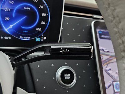 MERCEDES-BENZ EQE - 9