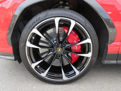 LAMBORGHINI URUS - 7