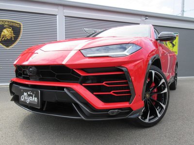 LAMBORGHINI URUS - 6