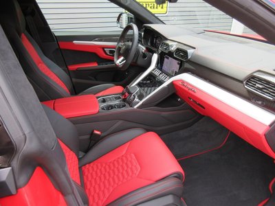 LAMBORGHINI URUS - 3